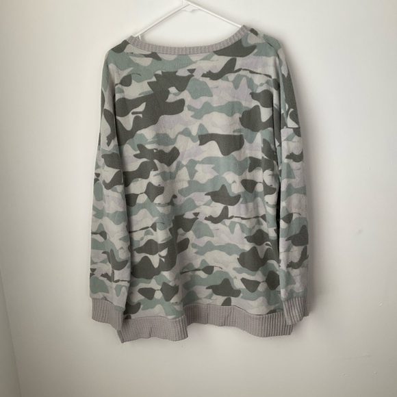 Simply Southern Gray and White WOMENS Camo Shirt size XL - Picture 6 of 6